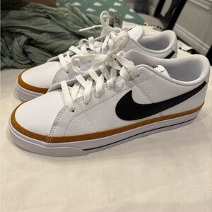 Nike Court Legacy NN Men’s White Black Gum Sneakers Size 8.5 New